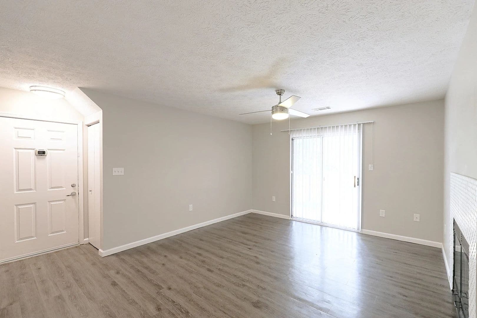 Moon Township Apartment: 916 Beaver Grade Road