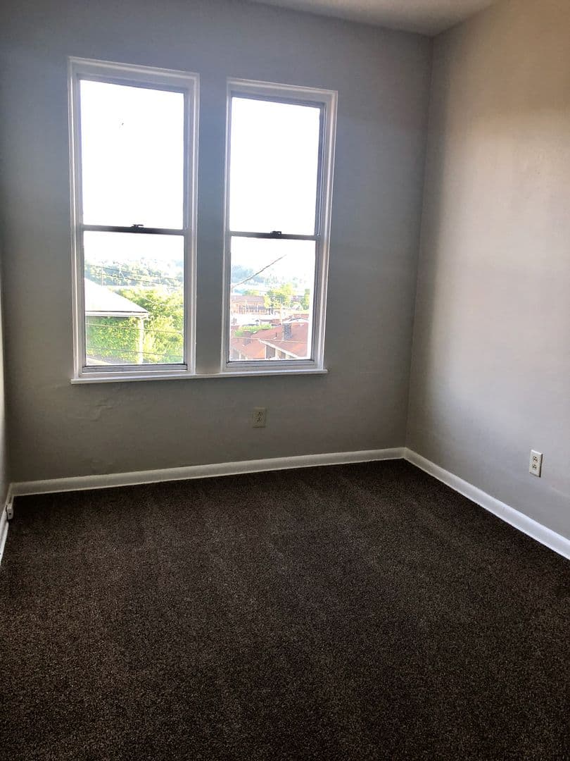 Pittsburgh House: 2207 Hawthorne Ave