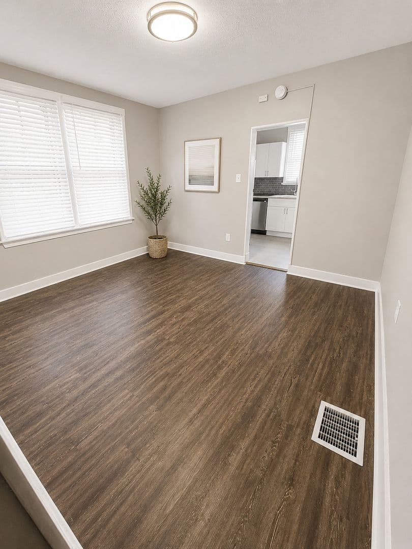 Dormont Apartment: 1127-1133 McNeilly Ave