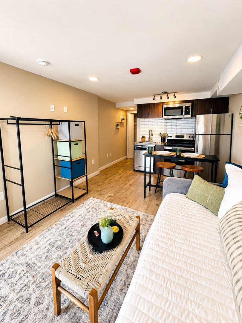 Austin Apartment: 8214 N Interstate Hwy 35 SVRD SB