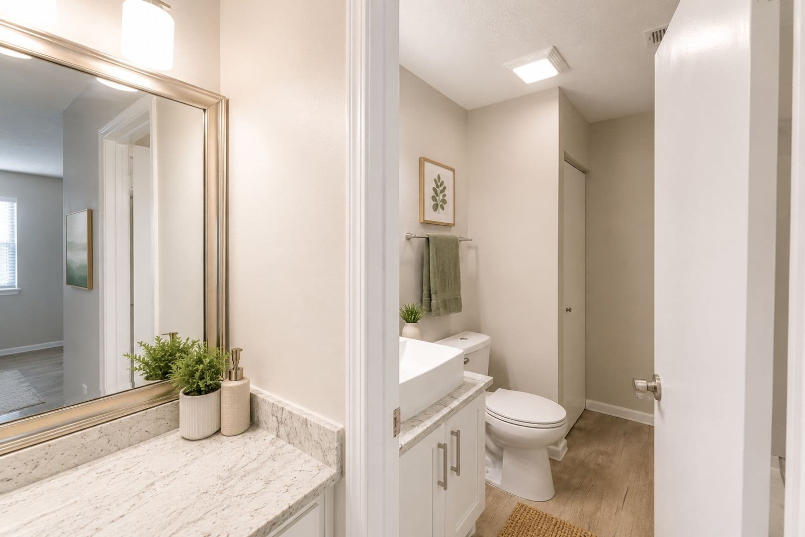 Moon Township Apartment: 916 Beaver Grade Road