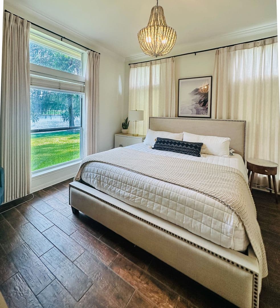 Austin House: 2910 Edgewater Drive