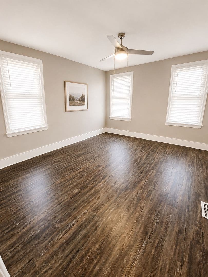 Dormont Apartment: 1127-1133 McNeilly Ave