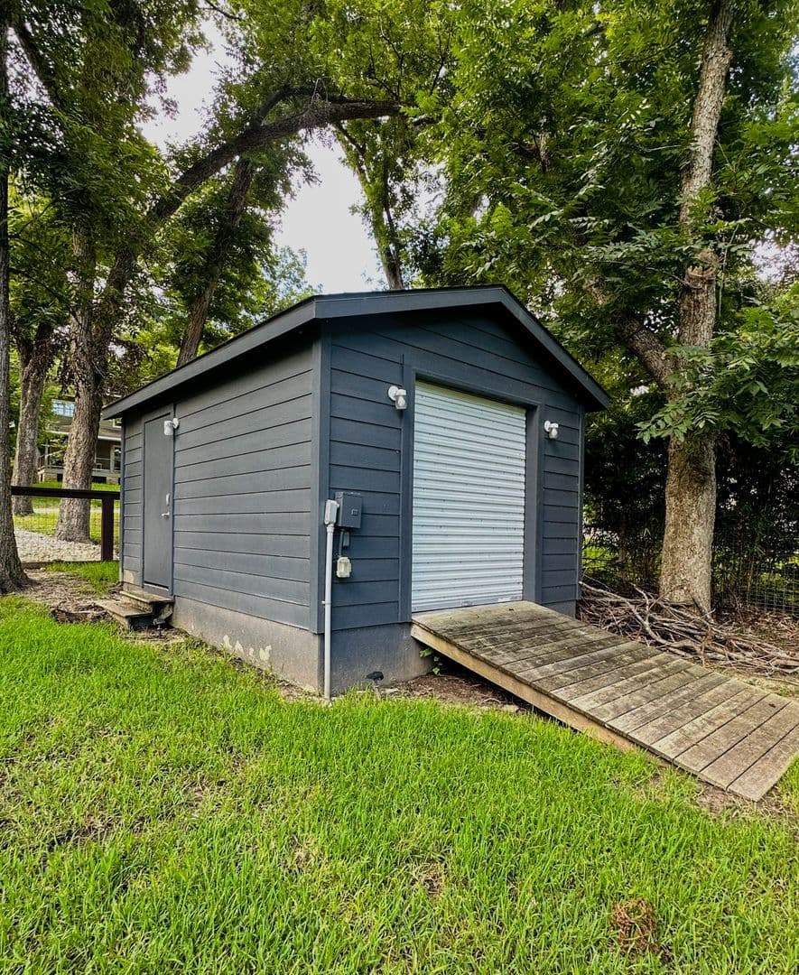 Austin House: 2910 Edgewater Drive