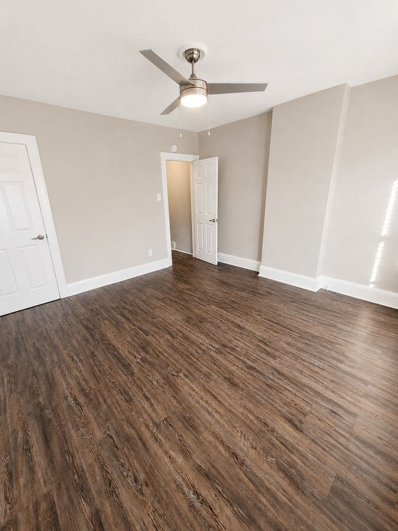 Dormont Apartment: 1127-1133 McNeilly Ave