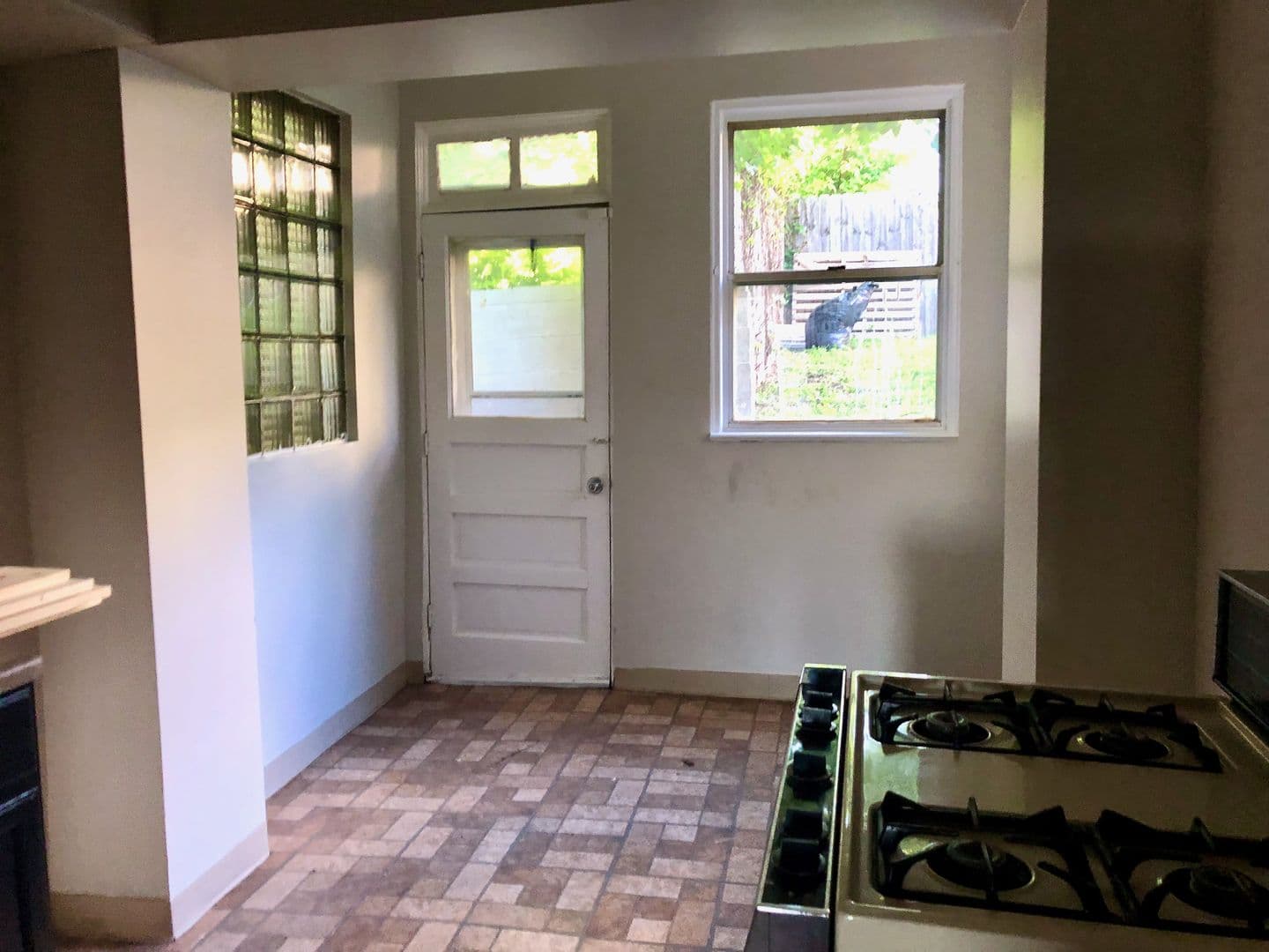 Pittsburgh House: 2207 Hawthorne Ave