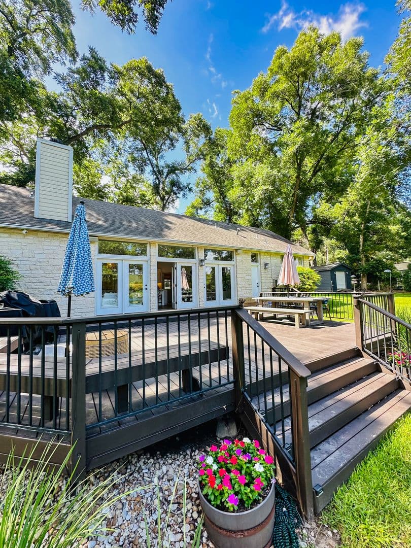 Austin House: 2910 Edgewater Drive