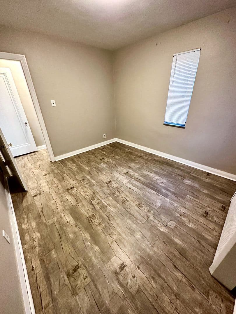 Dormont Apartment: 2910 Voelkel Avenue