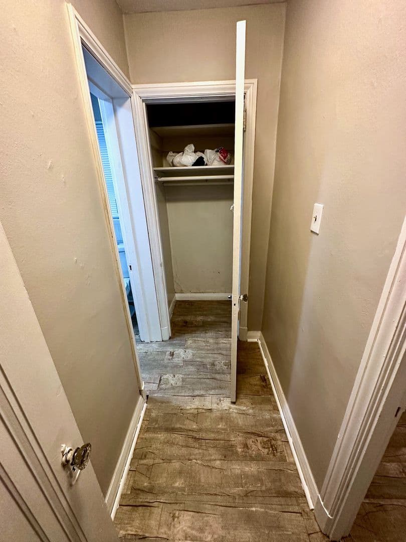 Dormont Apartment: 2910 Voelkel Avenue