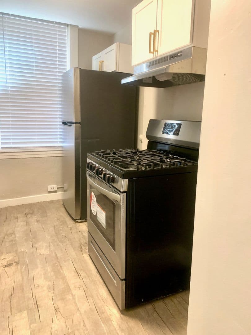 Dormont Apartment: 2838 Broadway Avenue