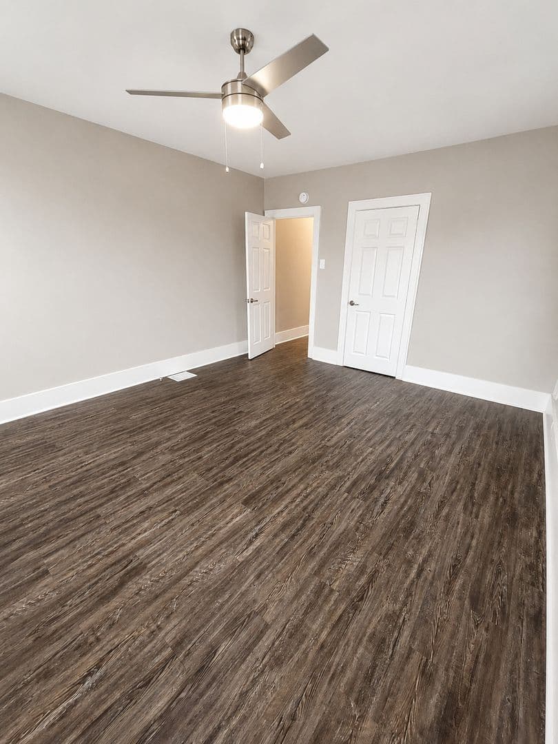 Dormont Apartment: 1127-1133 McNeilly Ave