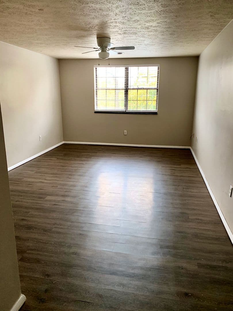 Pittsburgh Apartment: 230 Oakwood Avenue