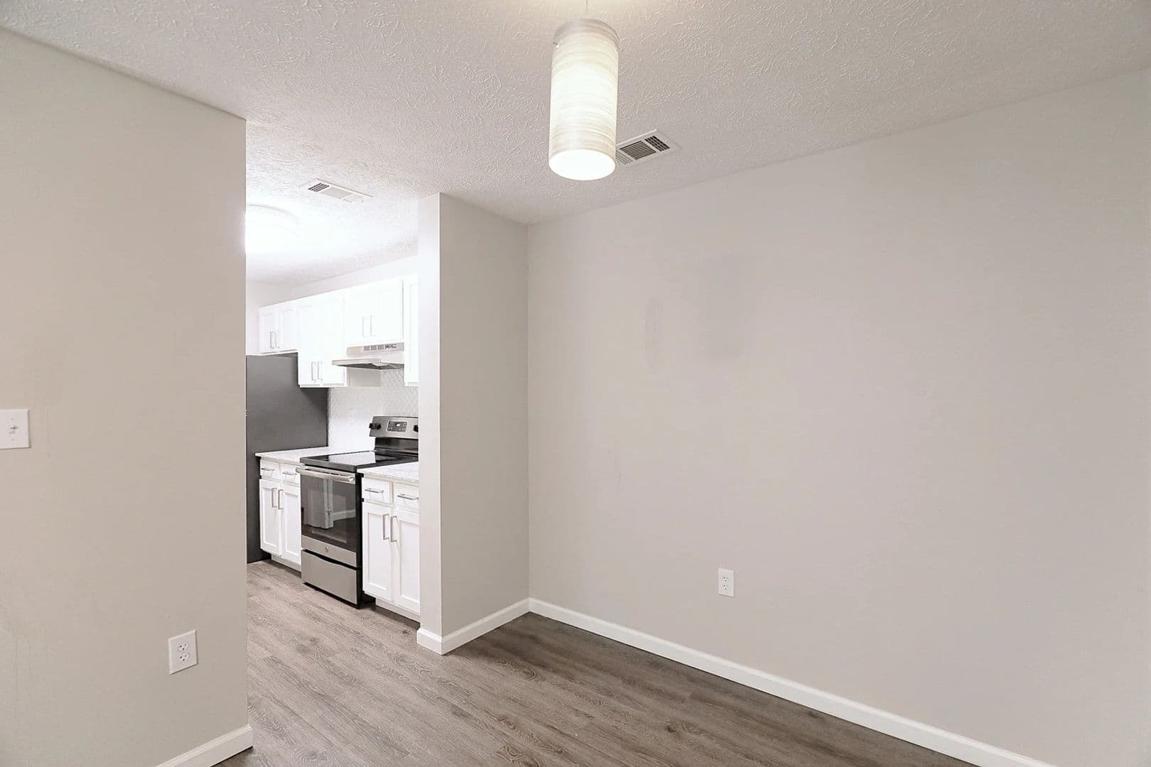 Moon Township Apartment: 916 Beaver Grade Road
