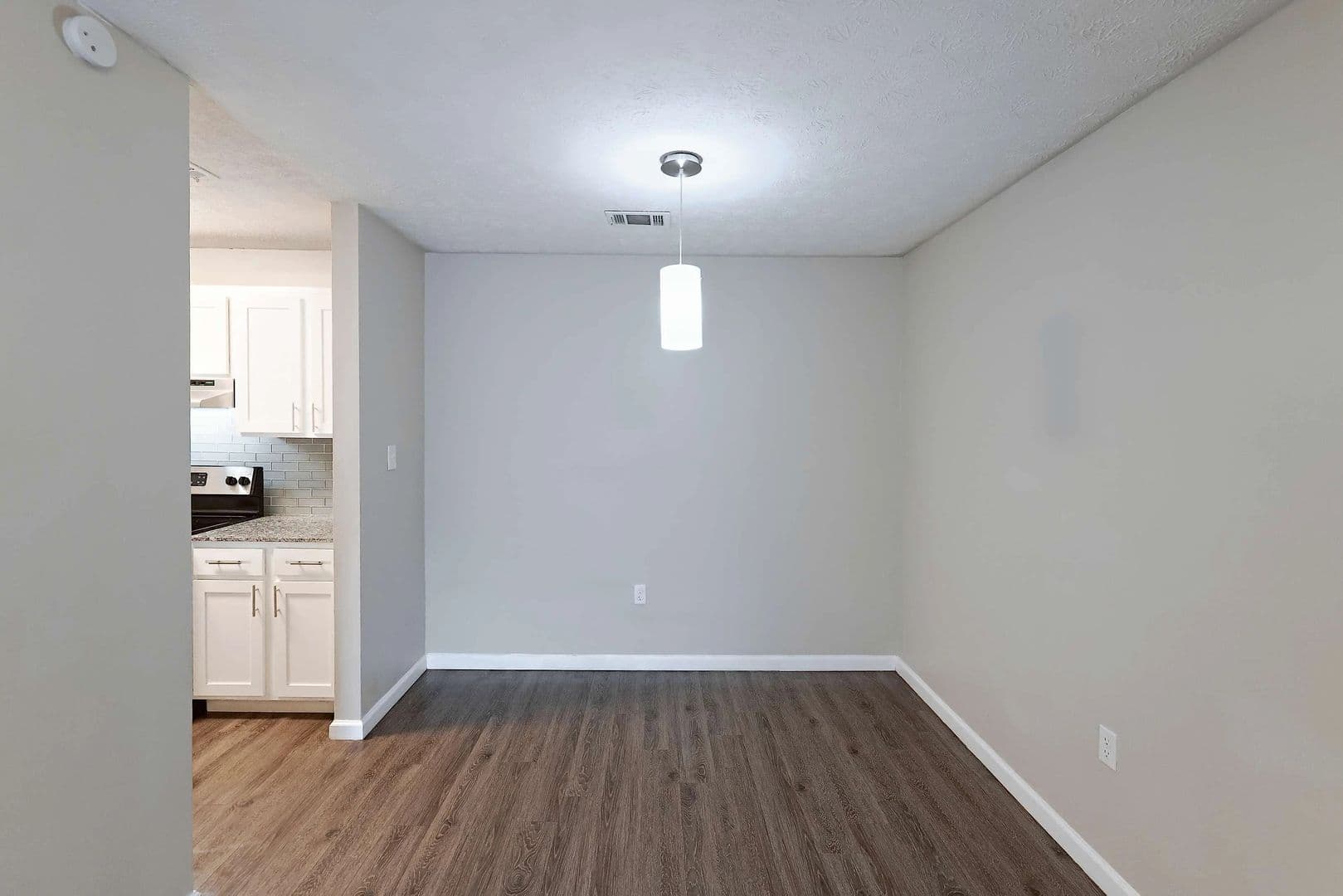 Moon Township Apartment: 916 Beaver Grade Road