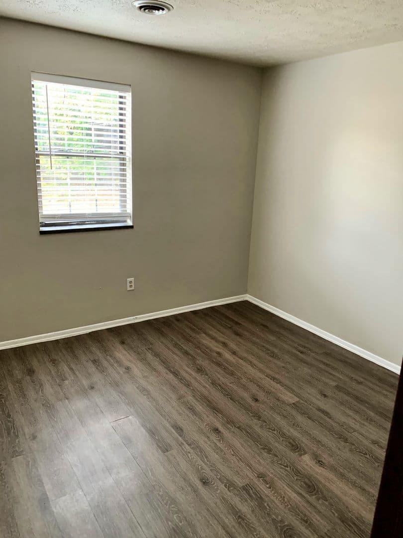 Pittsburgh Apartment: 230 Oakwood Avenue