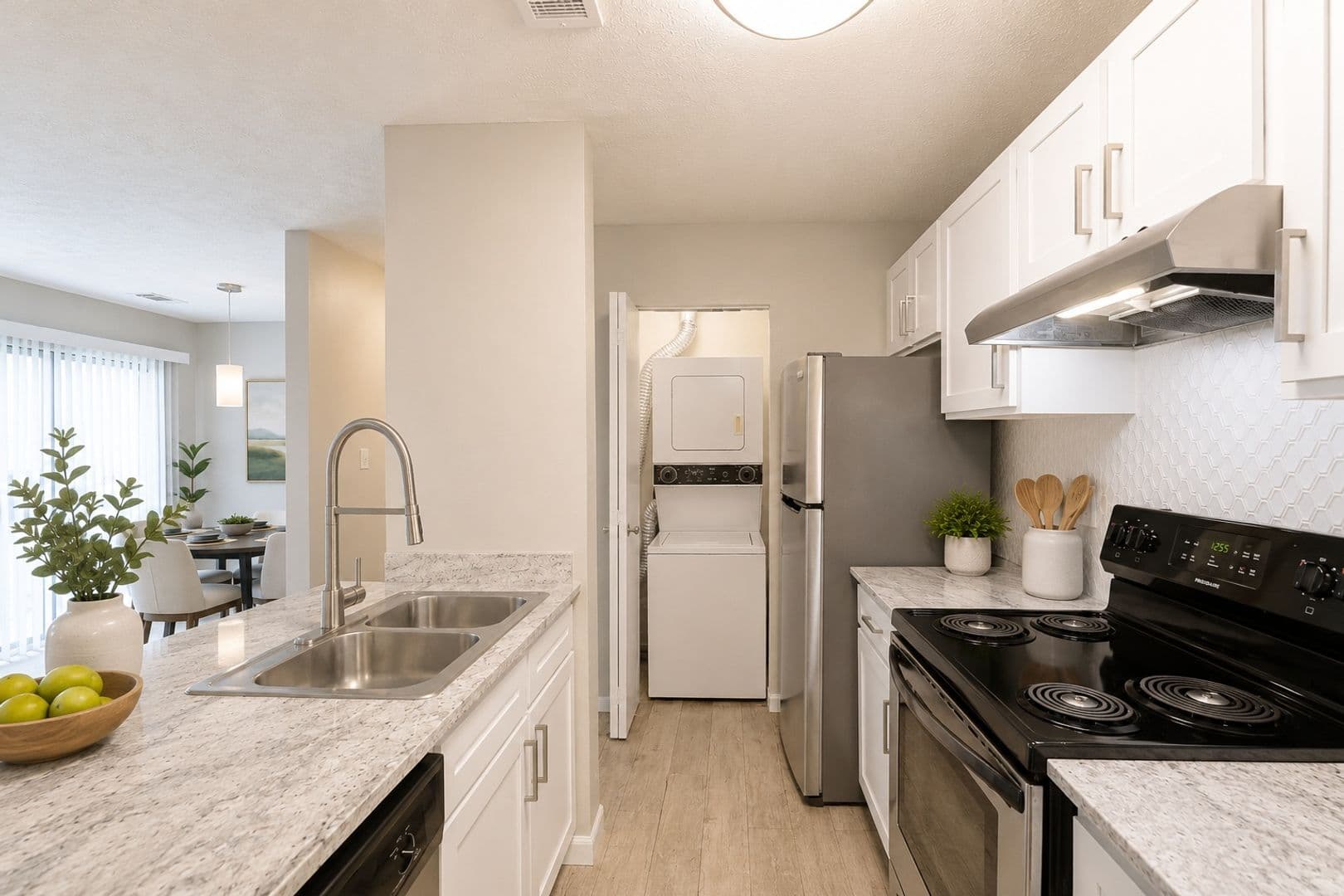 Moon Township Apartment: 916 Beaver Grade Road