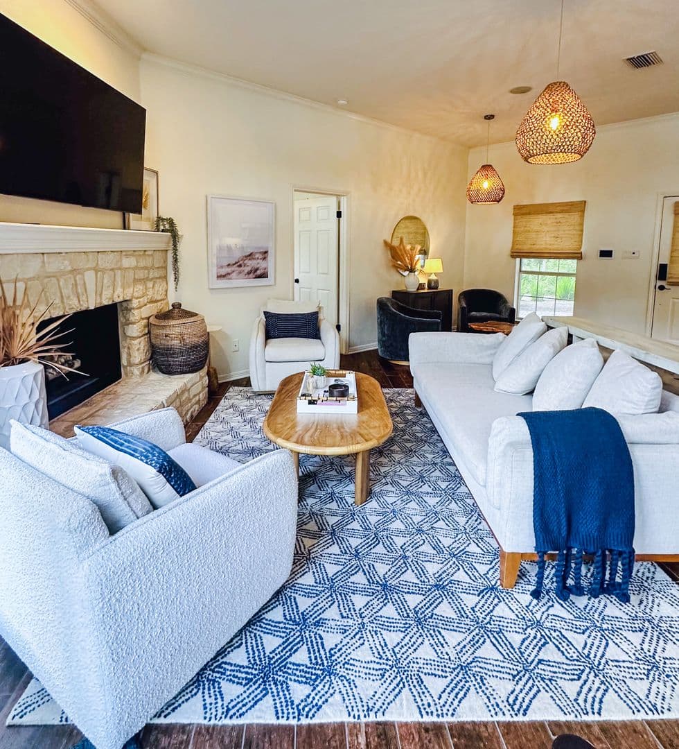 Austin House: 2910 Edgewater Drive