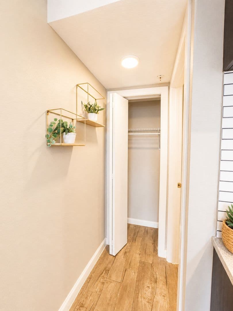 Austin Apartment: 8214 N Interstate Hwy 35 SVRD SB