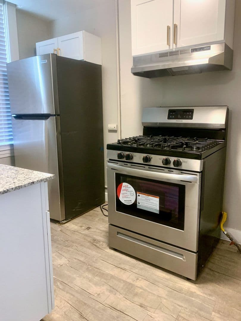 Dormont Apartment: 2838 Broadway Avenue