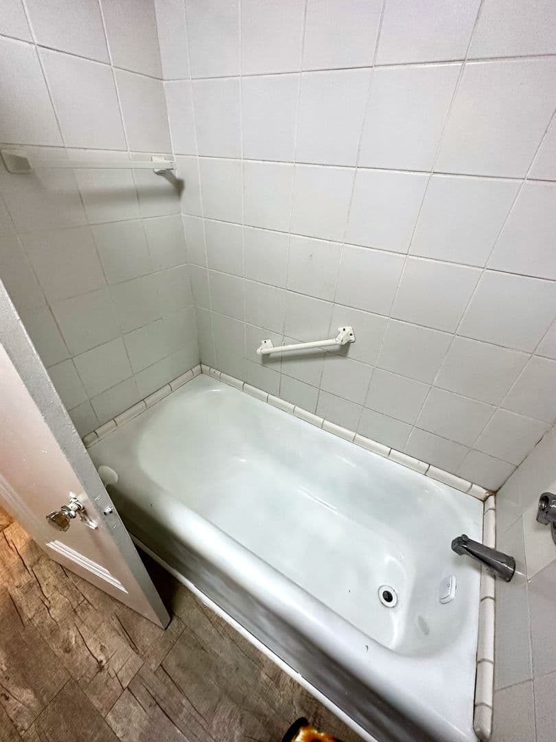 Dormont Apartment: 2910 Voelkel Avenue
