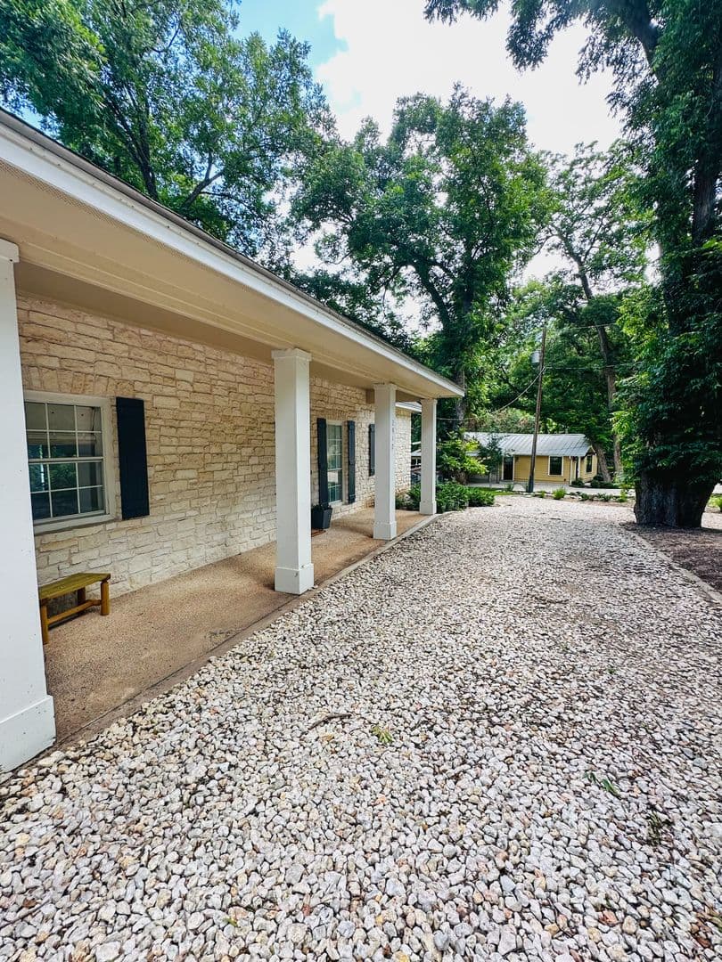 Austin House: 2910 Edgewater Drive