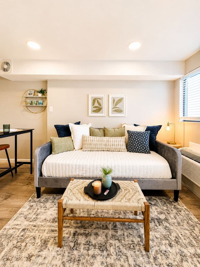 Austin Apartment: 8214 N Interstate Hwy 35 SVRD SB