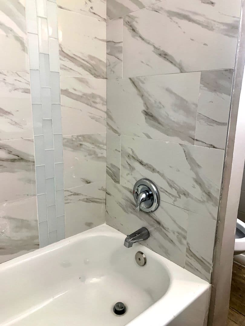Dormont Apartment: 2838 Broadway Avenue