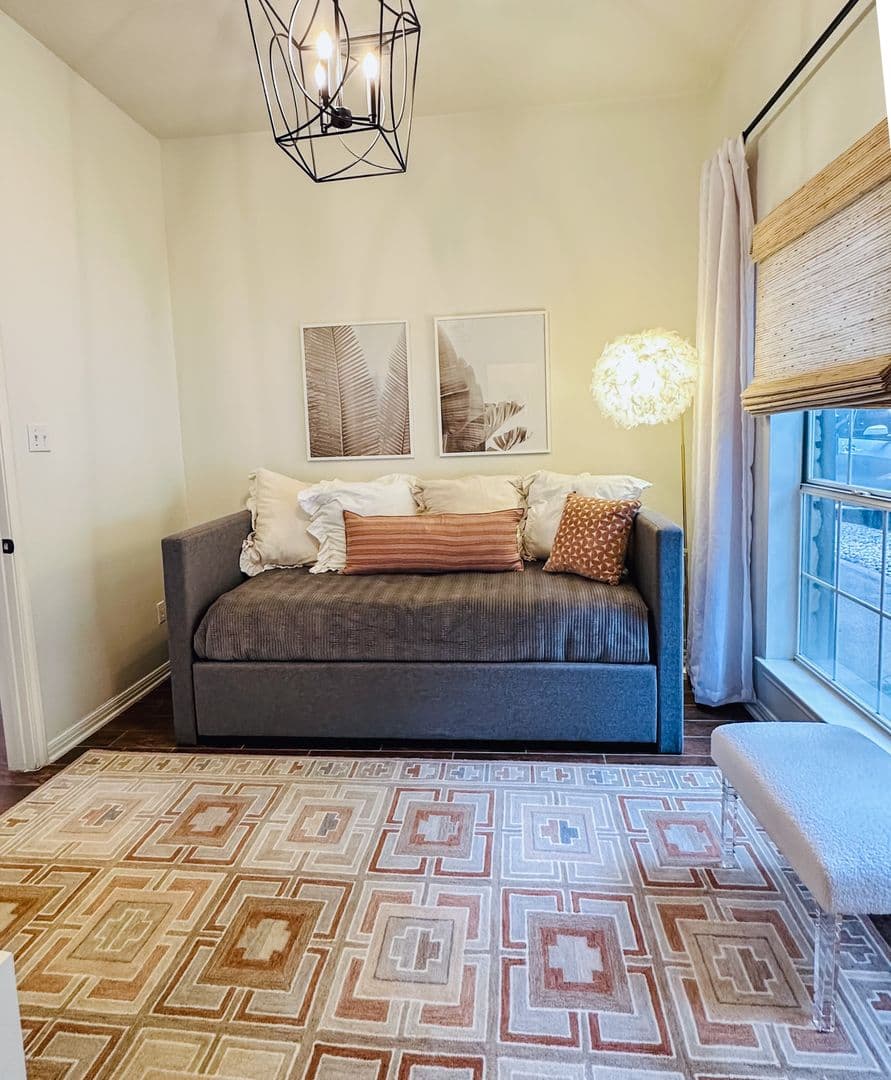 Austin House: 2910 Edgewater Drive