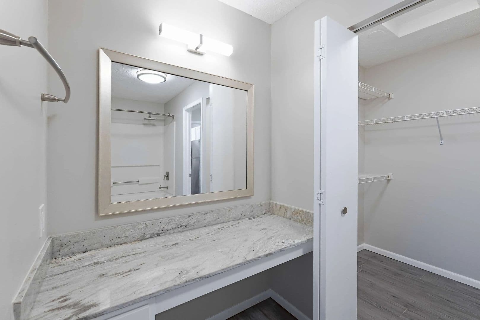Moon Township Apartment: 916 Beaver Grade Road