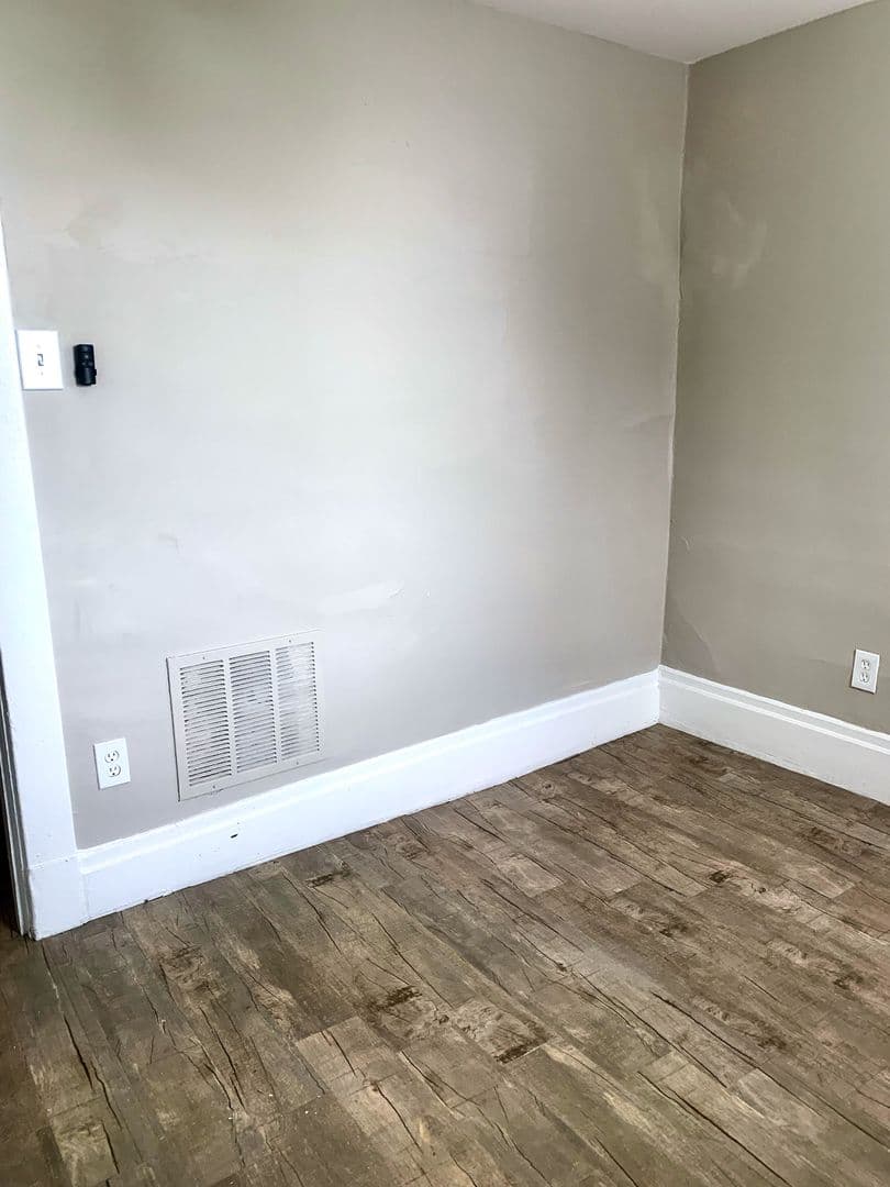 Dormont Apartment: 2838 Broadway Avenue