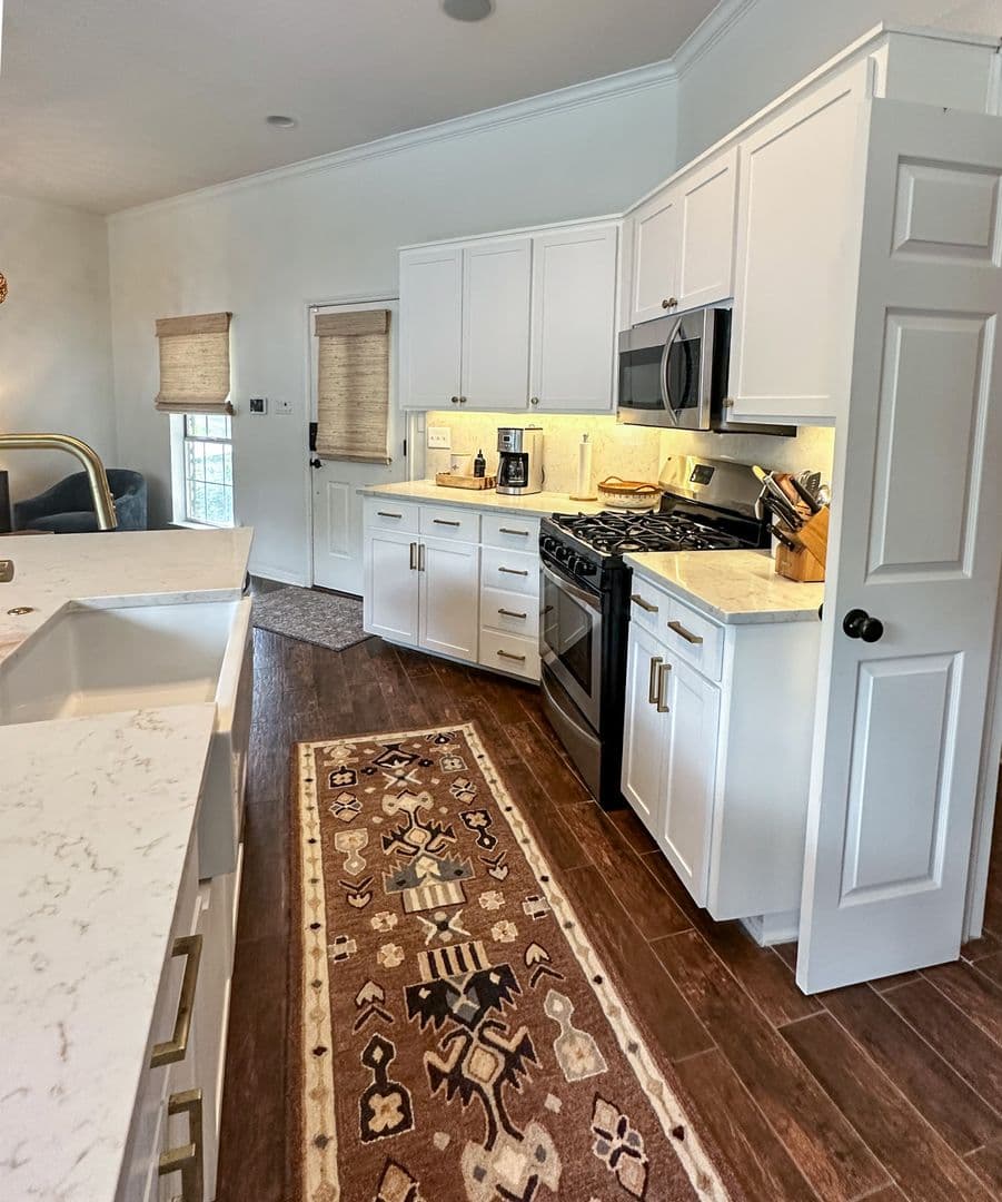 Austin House: 2910 Edgewater Drive