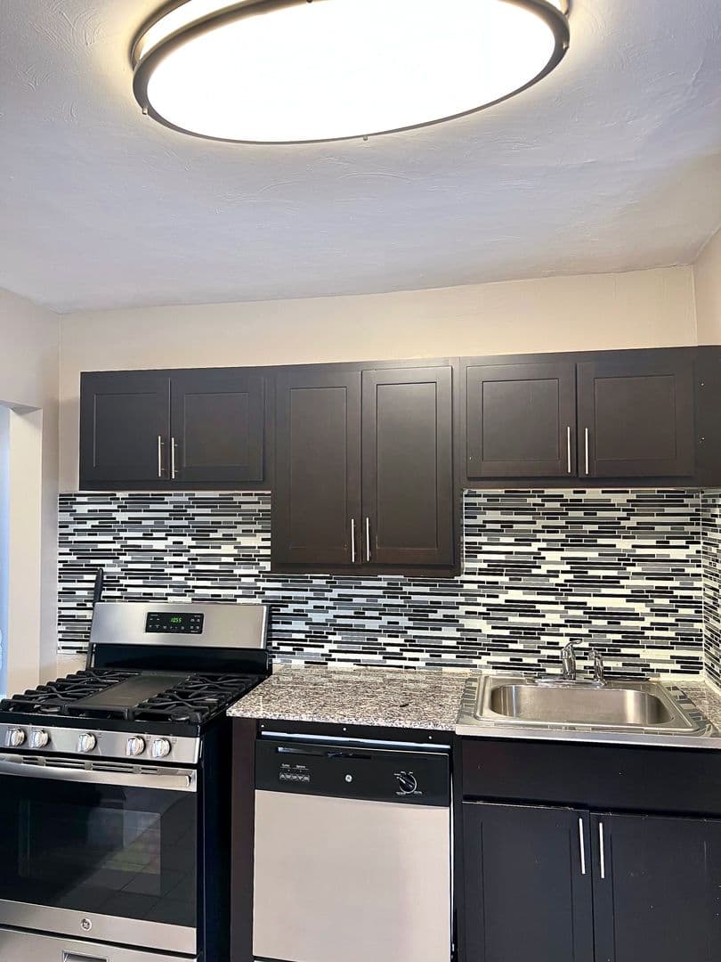 Pittsburgh Apartment: 114 Kearsarge St.