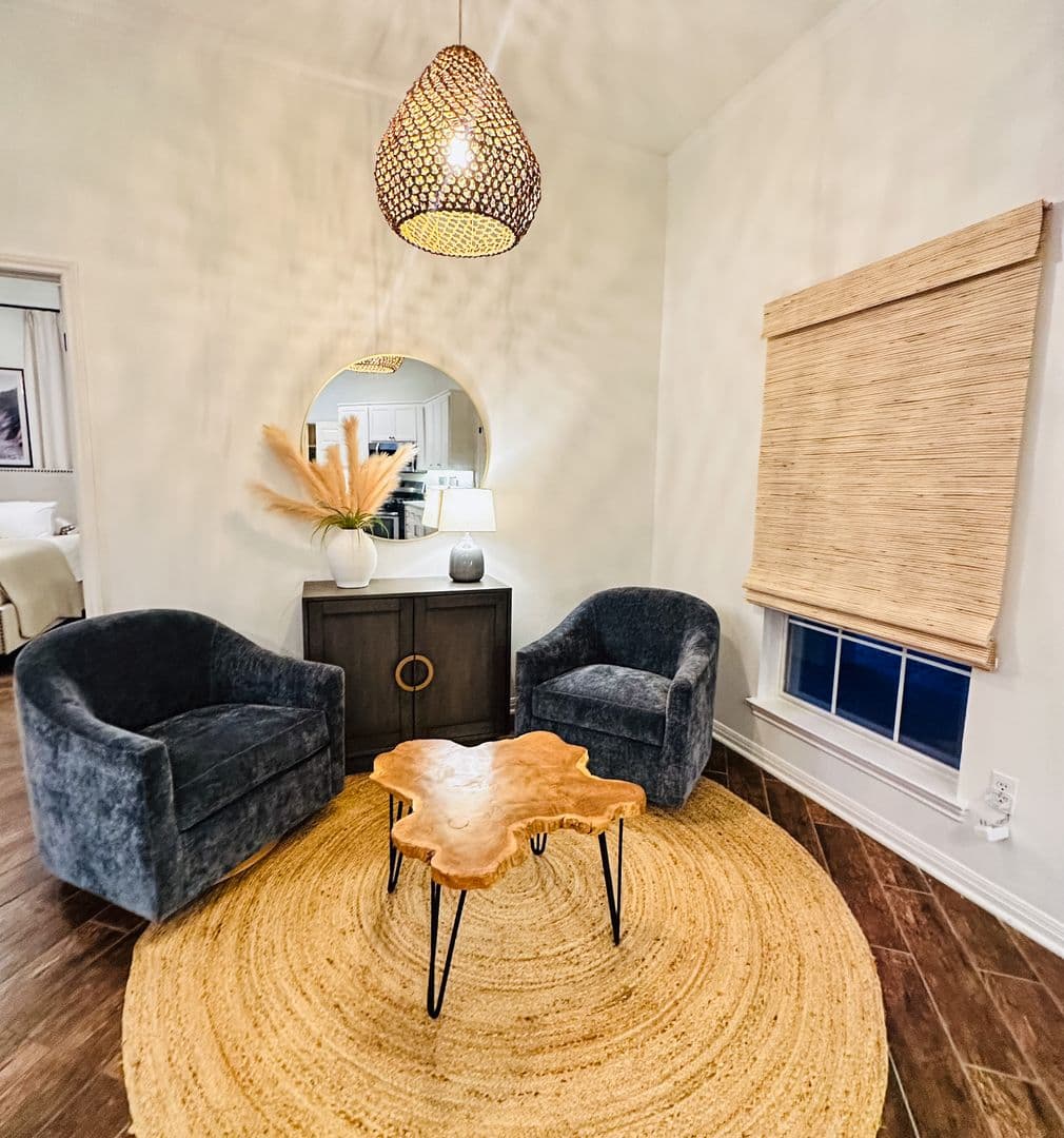 Austin House: 2910 Edgewater Drive
