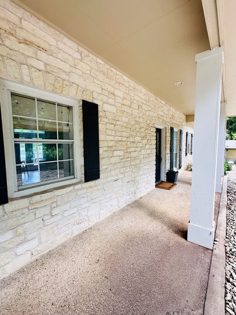Austin House: 2910 Edgewater Drive