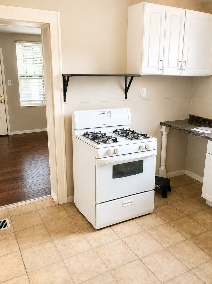 Dormont Apartment: 1127-1133 McNeilly Ave