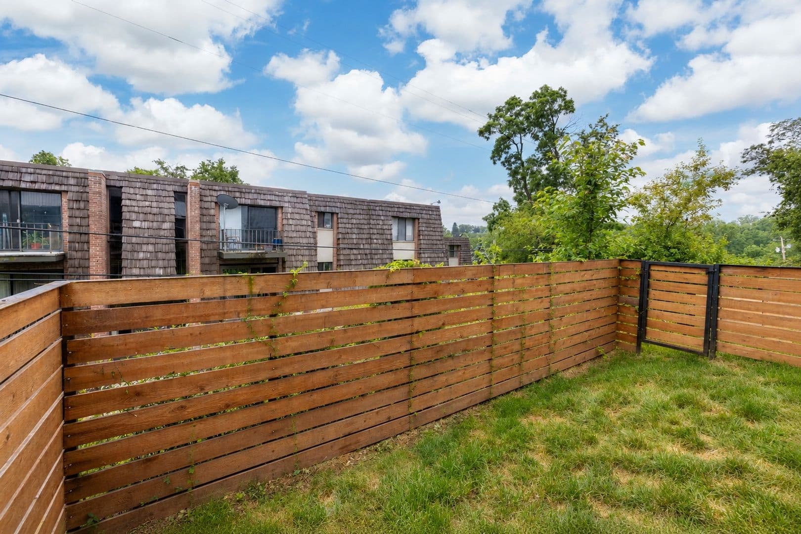 Moon Township Apartment: 916 Beaver Grade Road