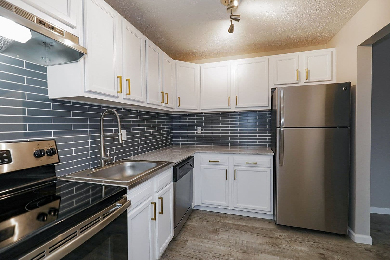 Pittsburgh Apartment: 7 Dorchester Drive