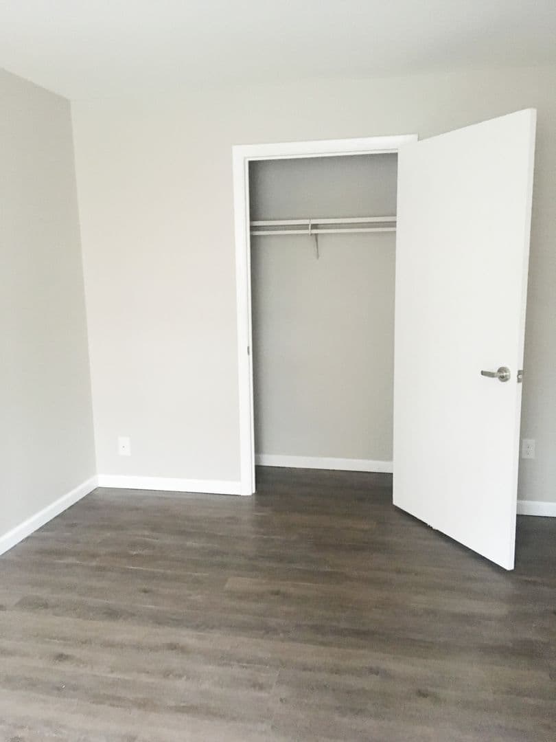 Moon Township Apartment: 318 Moon Clinton Road