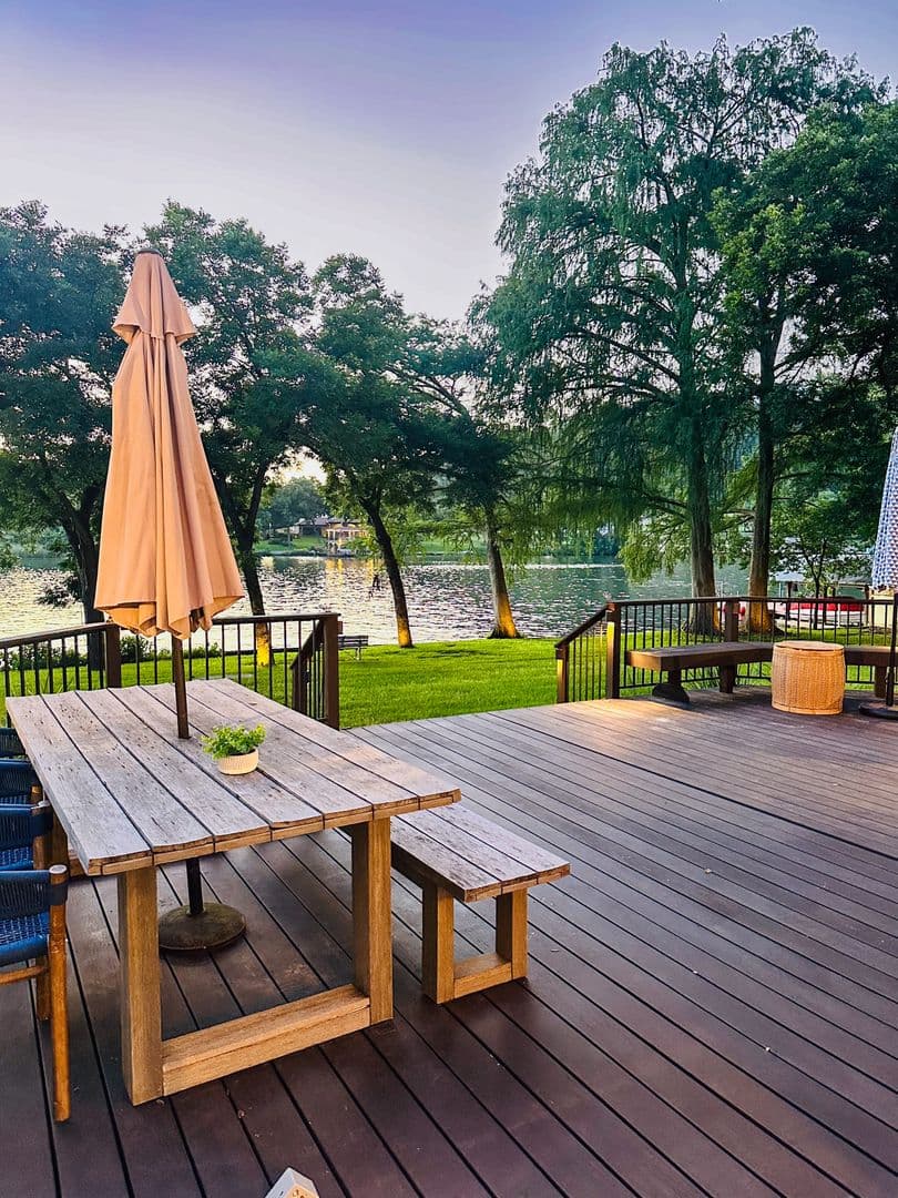 Austin House: 2910 Edgewater Drive
