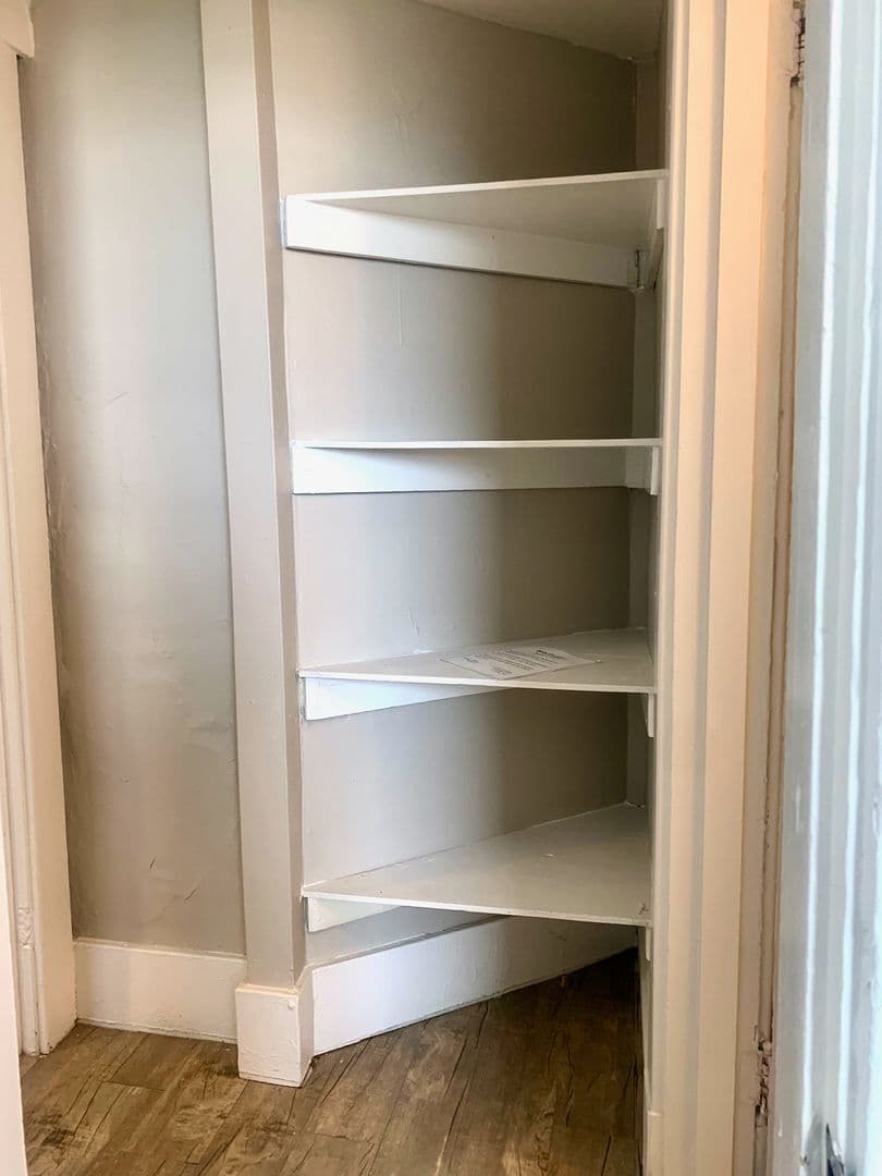 Dormont Apartment: 2838 Broadway Avenue