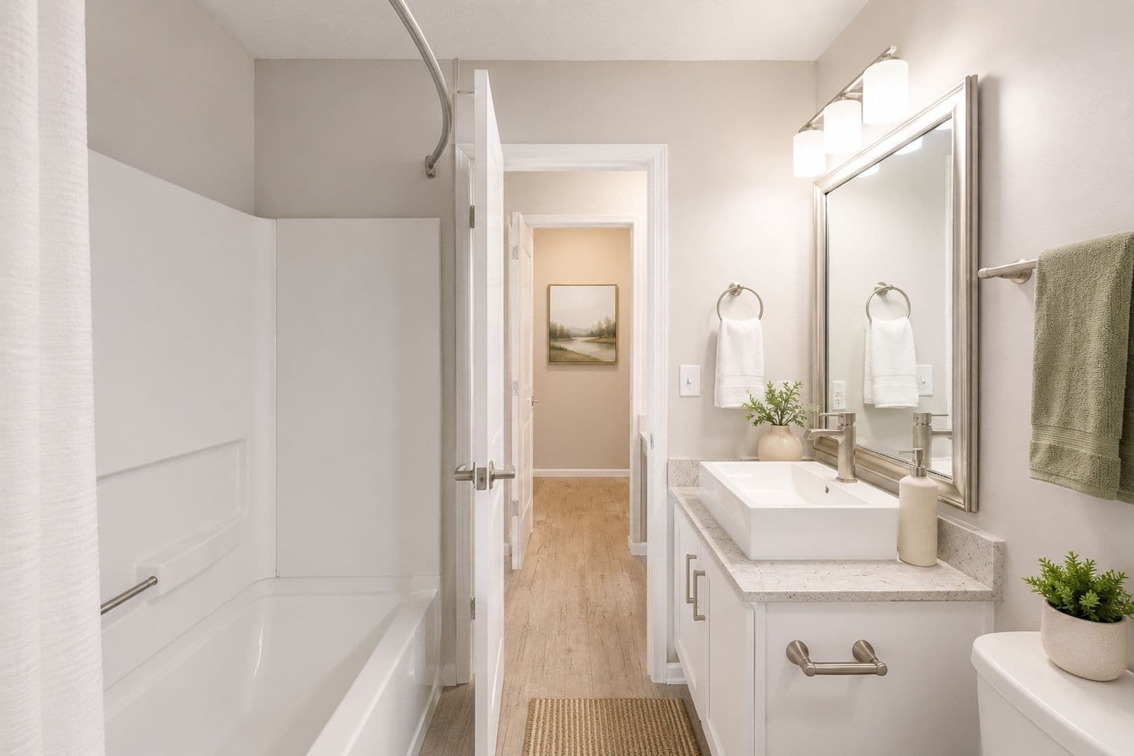 Moon Township Apartment: 916 Beaver Grade Road