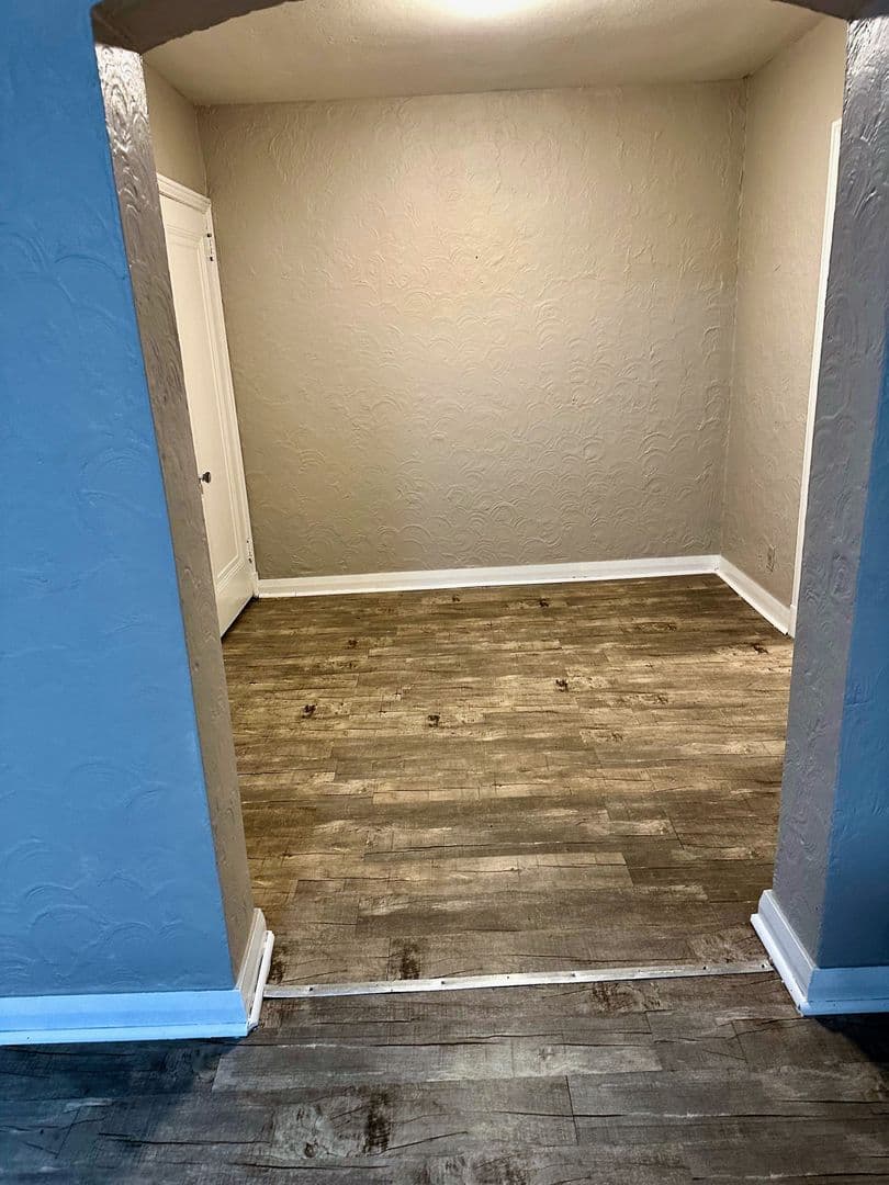 Dormont Apartment: 2910 Voelkel Avenue
