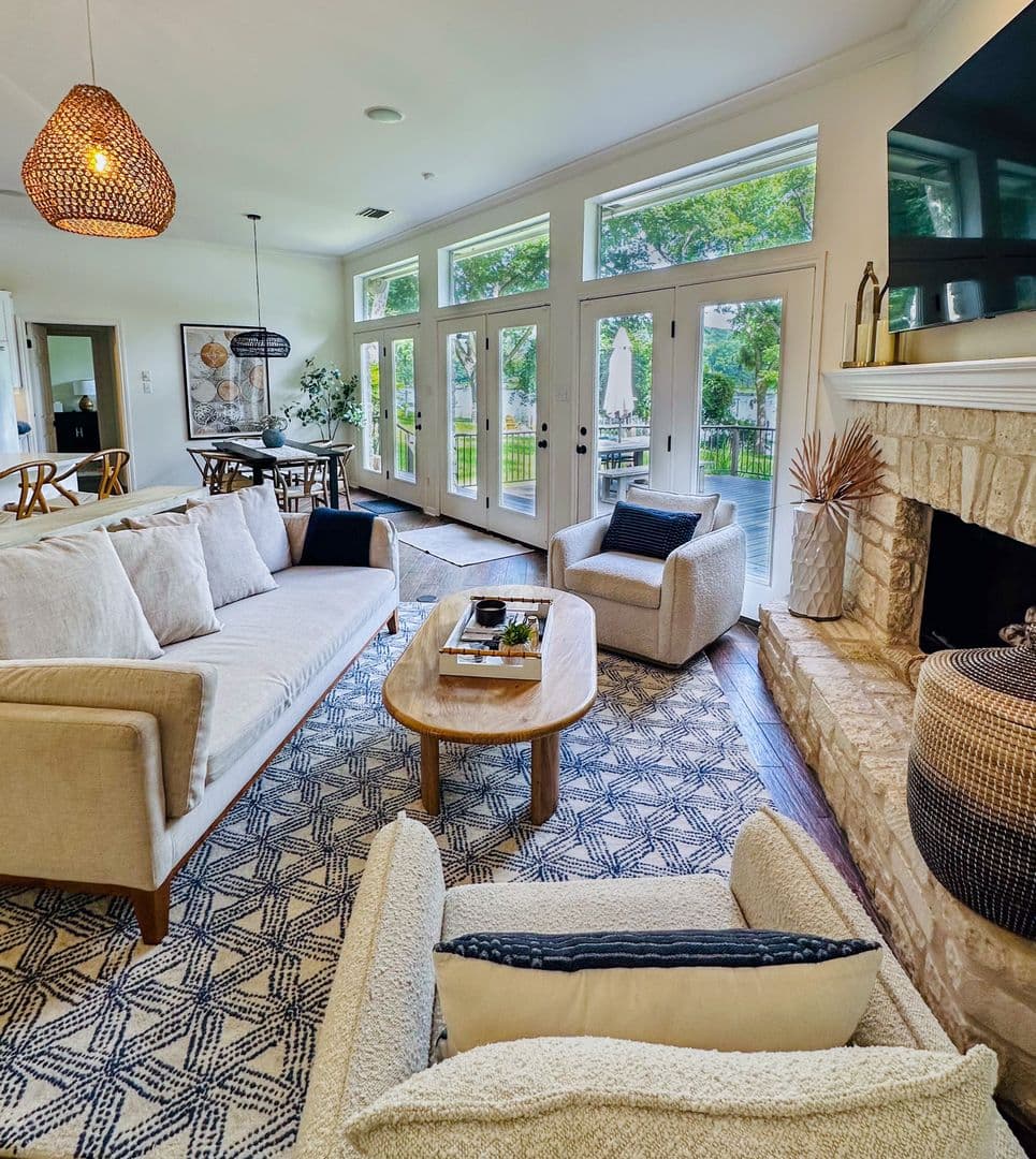 Austin House: 2910 Edgewater Drive