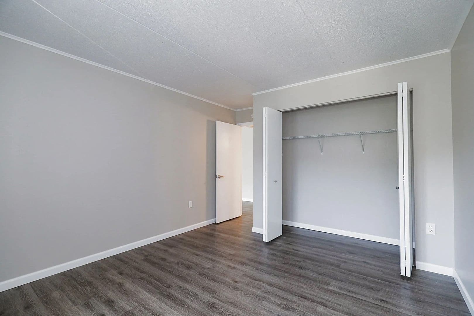 Pittsburgh Apartment: 7 Dorchester Drive
