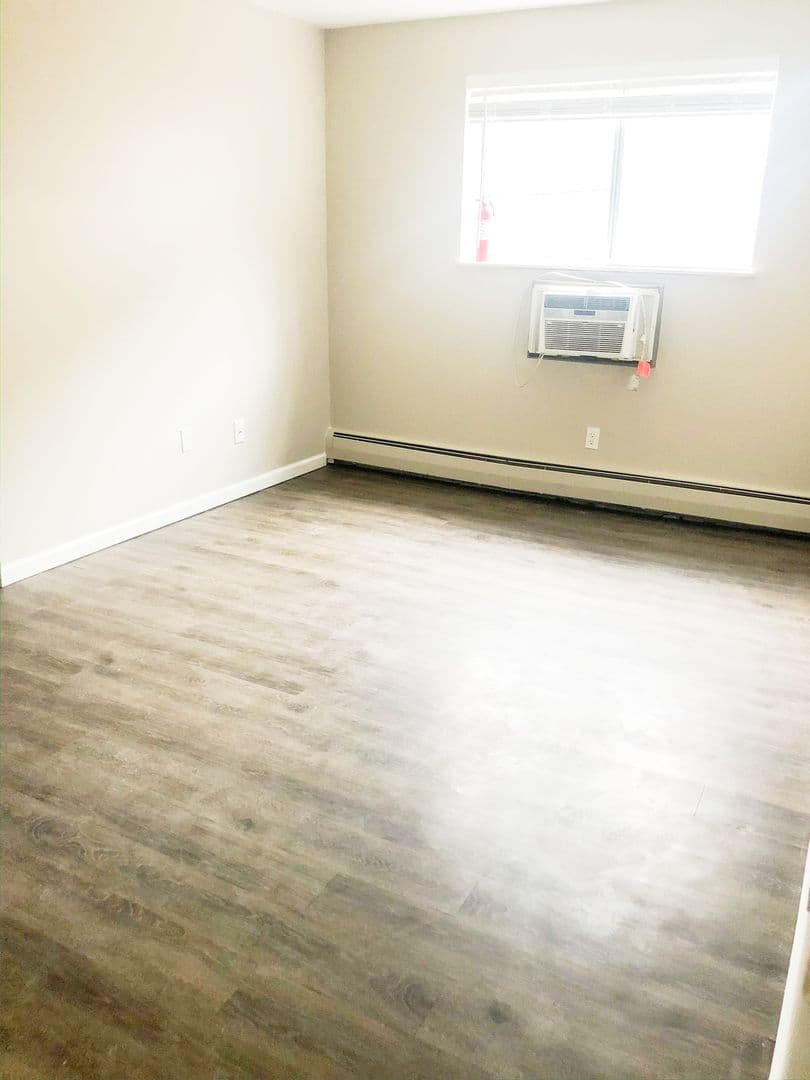 Moon Township Apartment: 318 Moon Clinton Road