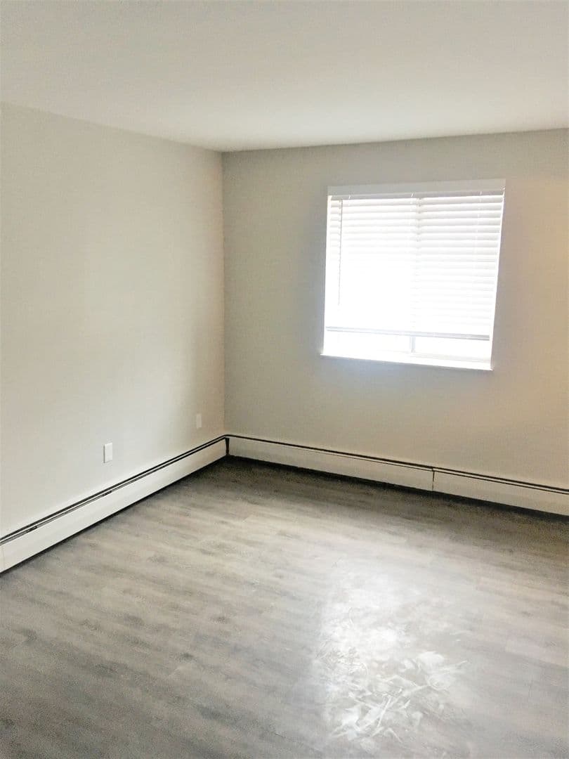 Moon Township Apartment: 318 Moon Clinton Road