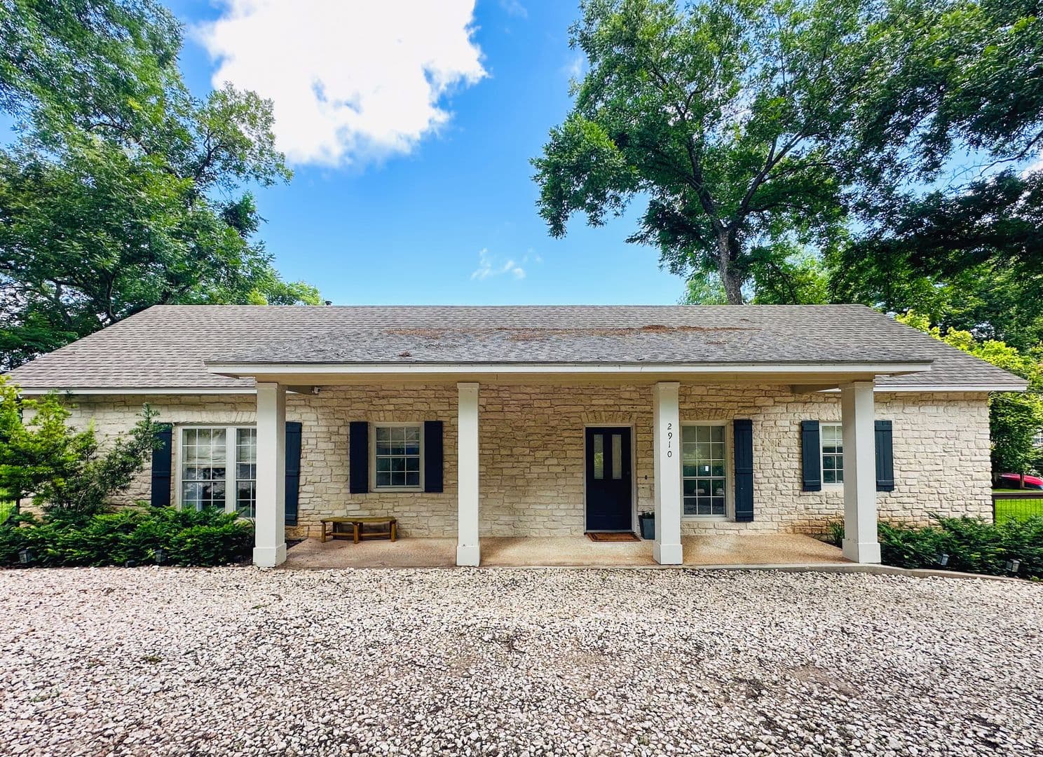 Austin House: 2910 Edgewater Drive