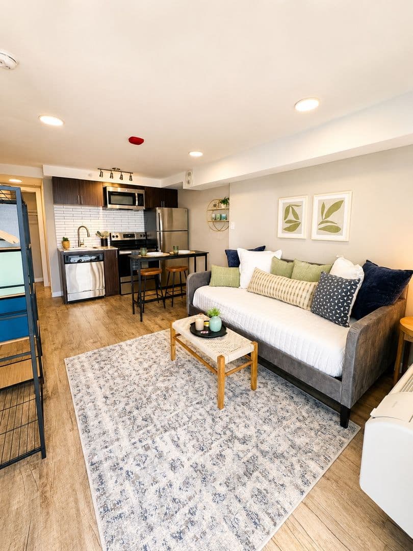 Austin Apartment: 8214 N Interstate Hwy 35 SVRD SB
