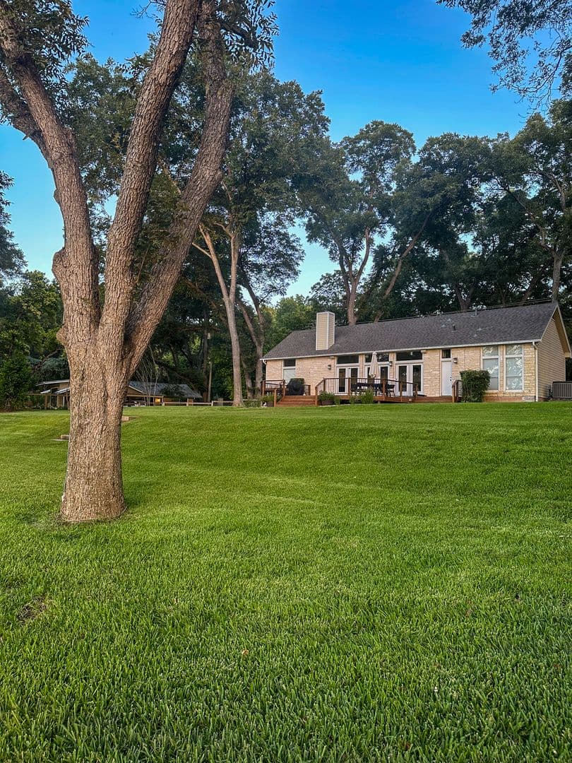 Austin House: 2910 Edgewater Drive