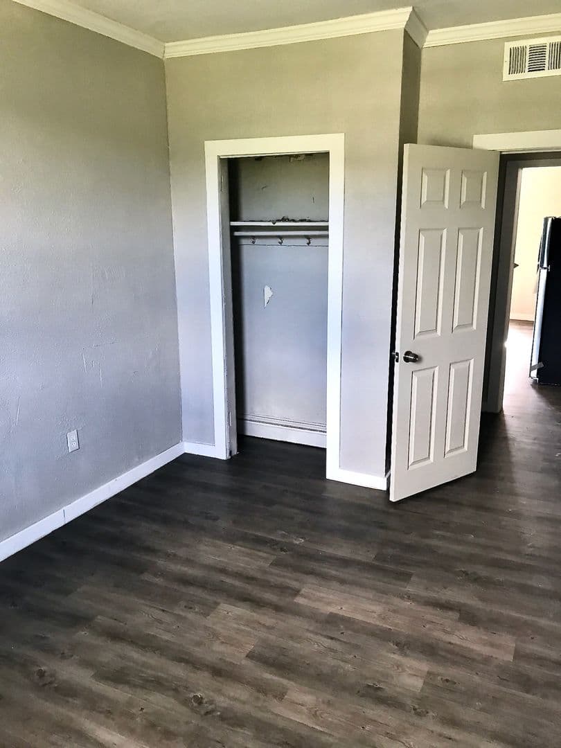 Wall Apartment: 473 Wall Ave